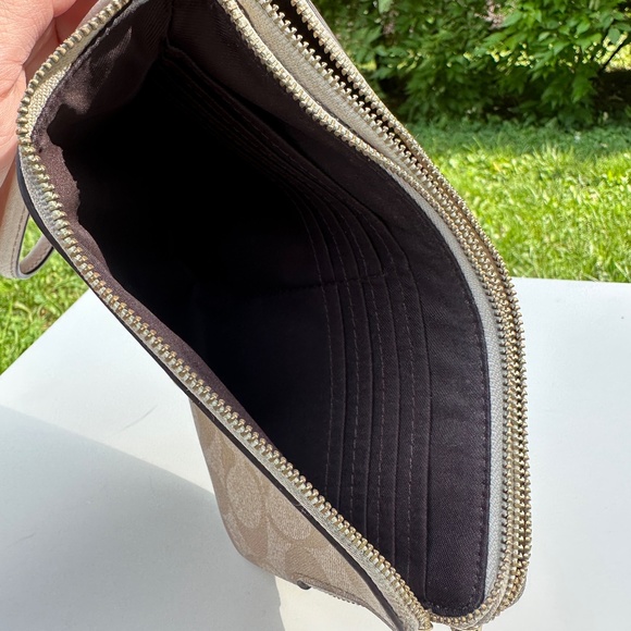 Coach Large Wristlet Wallet Signature Canvas - Picture 3 of 8